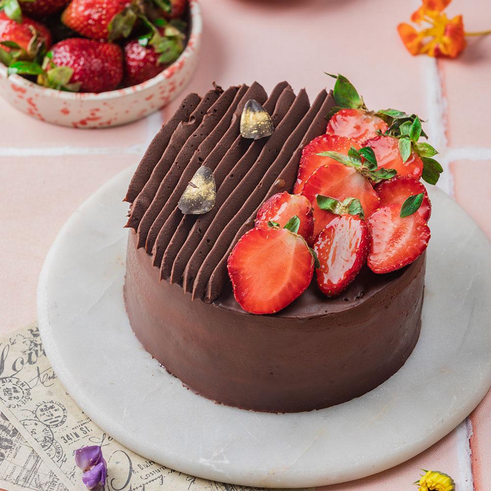 Strawberry Nutella Chocolate Cake