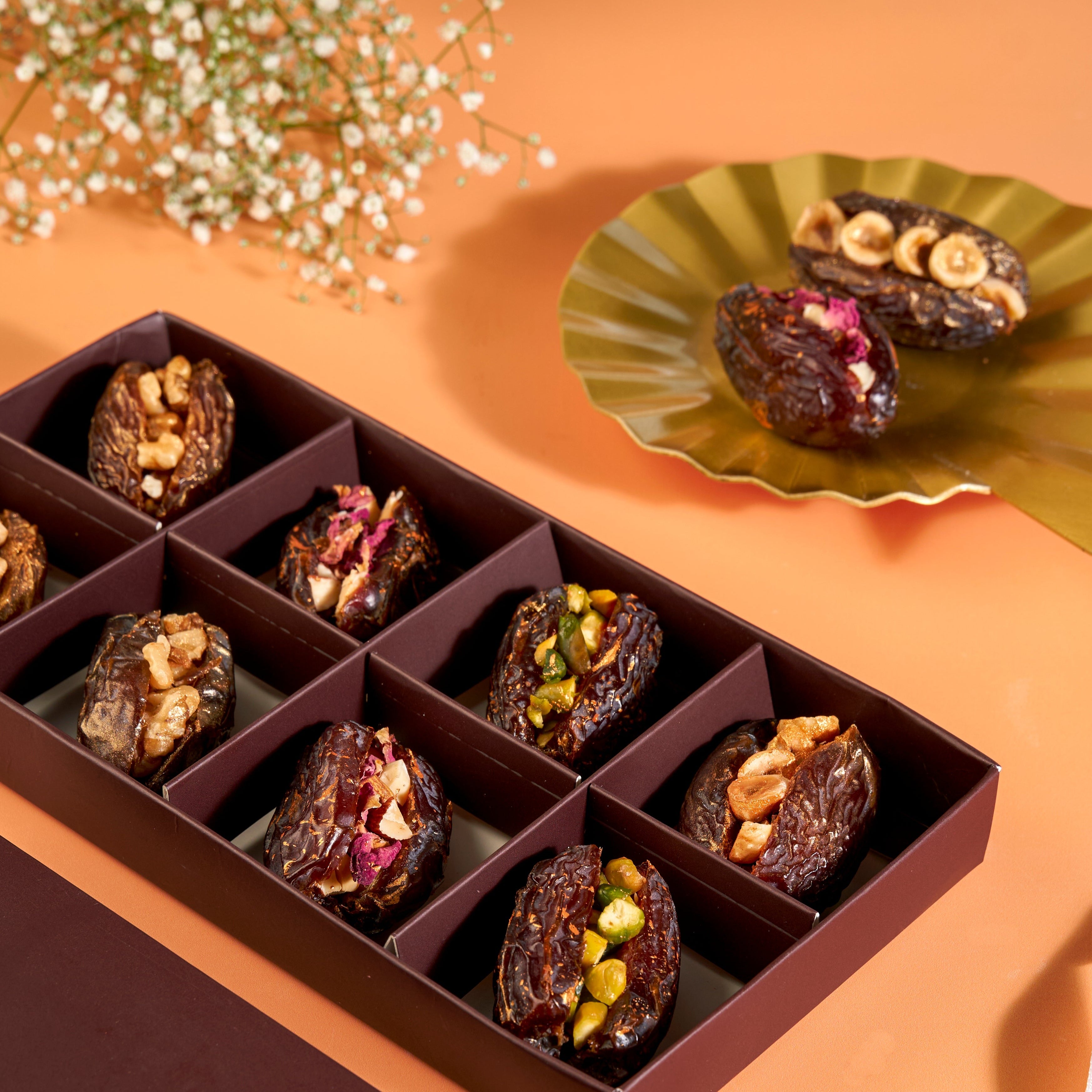 Gift Box Assorted Dates & Chocolates – The DateHouse